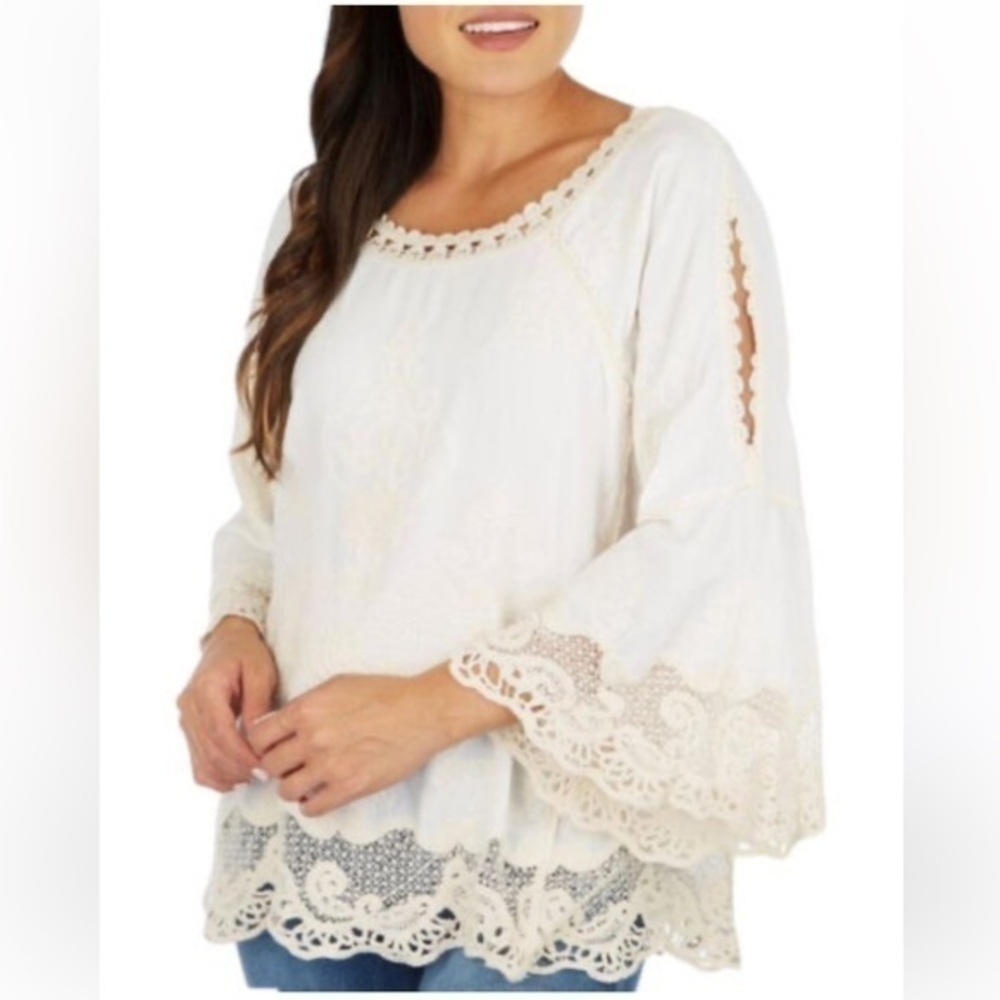 NWT Democracy rayon blouse in size S, gorgeous and detailed